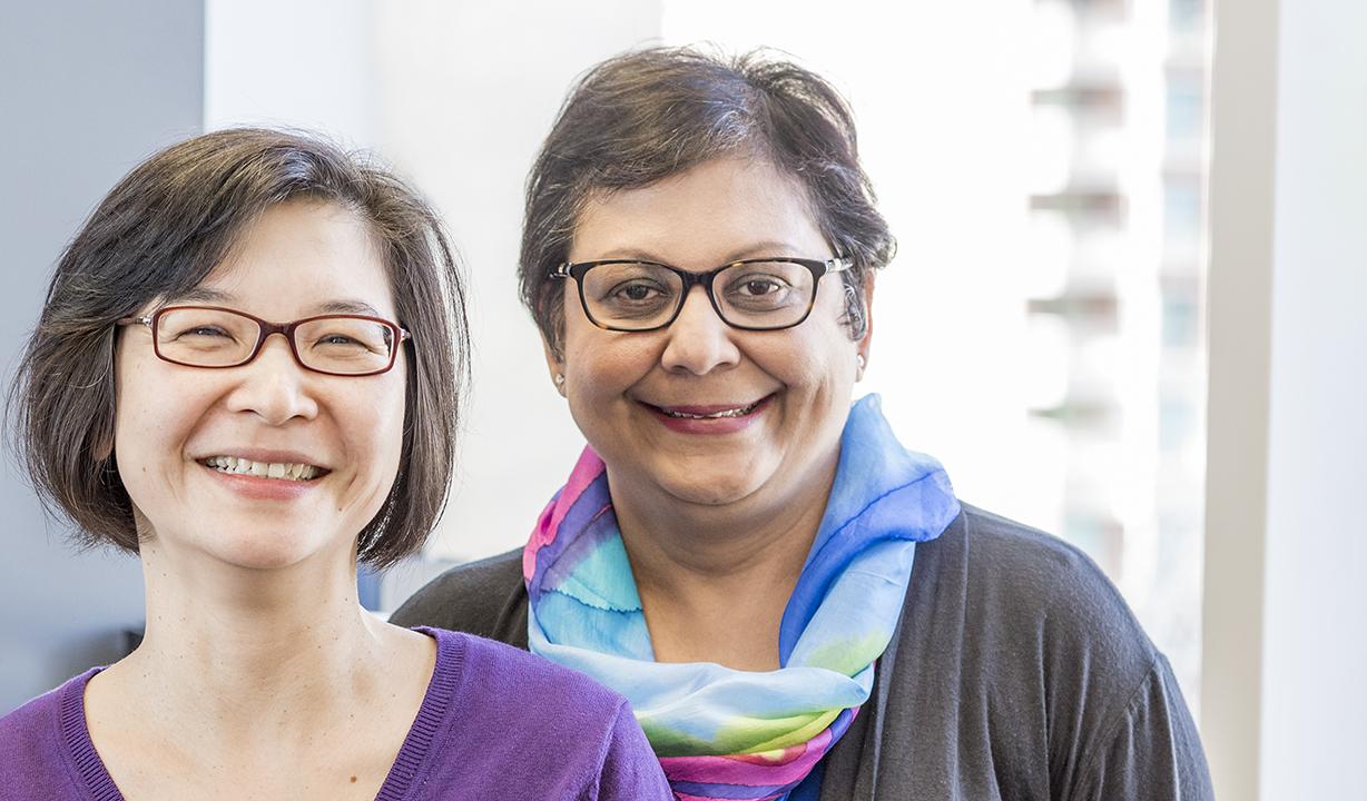 2 femmes souriantes